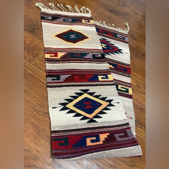 Hand Woven Navajo Style Wool Runner
Rug 77 inche beautiful excellent condition - Picture 1 of 4